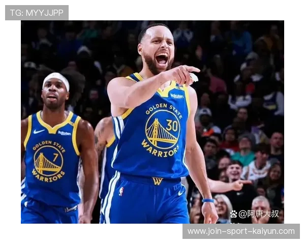 库里连续抢分引爆现场，勇士再度反超