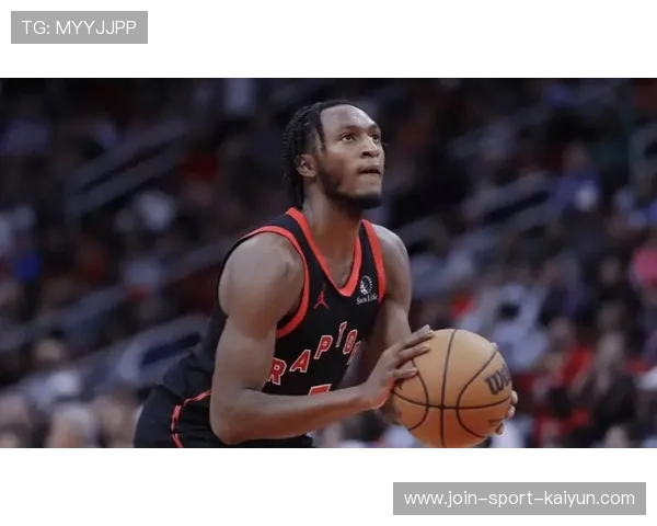 汤普森外线连中三分决定胜负，掀起篮球赛场狂潮